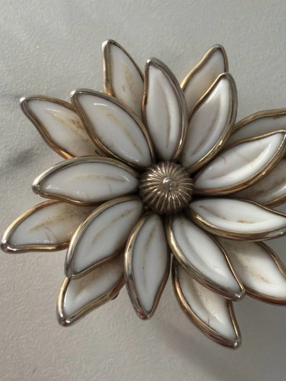 Vintage  Crown Trifari Milk Glass Daisy Flower Brooch Pin 1950s Alfred Philippe